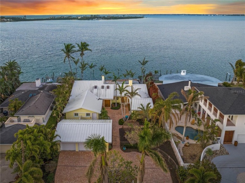 Welcome to 204 N Washington Dr, a unique property situated on 82 - Beach Home for sale in Sarasota, Florida on Beachhouse.com