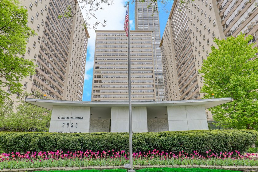 STOP and take note! This is 1100A, in the *00* tier. This tier - Beach Condo for sale in Chicago, Illinois on Beachhouse.com