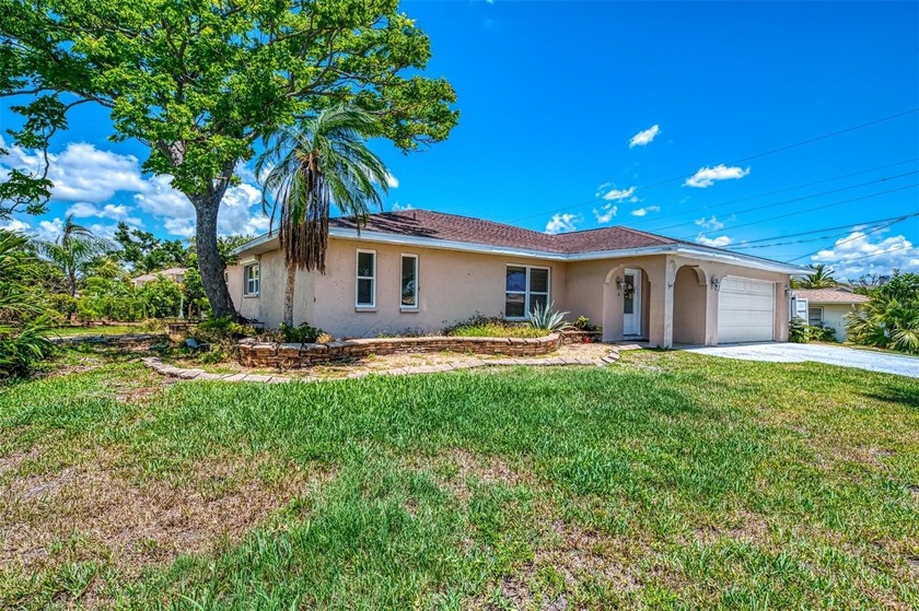 Beautifully Remodeled Home in a Prime Location! Step into this - Beach Home for sale in Venice, Florida on Beachhouse.com