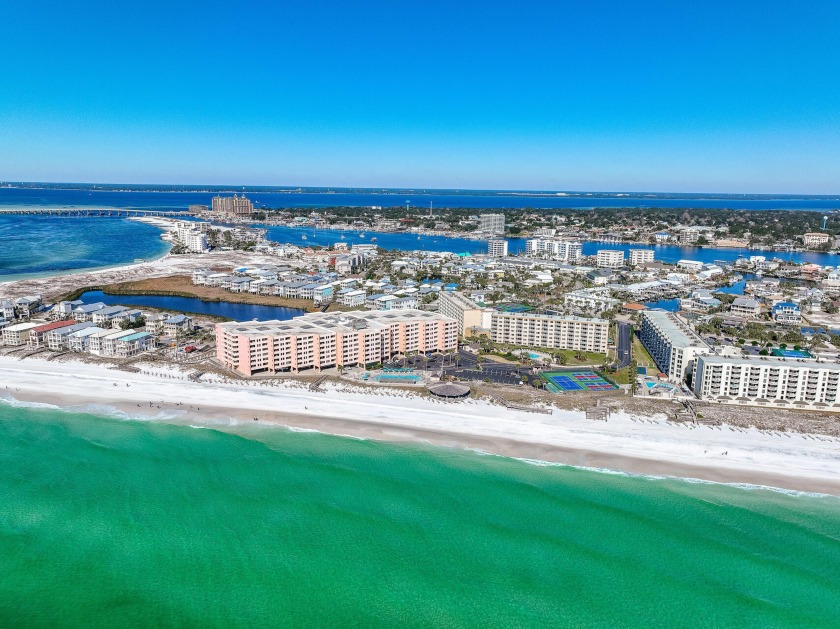 Looking for that easy beachy lifestyle here in Destin? This - Beach Condo for sale in Destin, Florida on Beachhouse.com