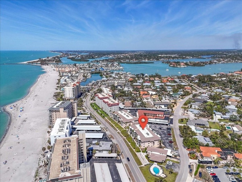 Discover an amazing location on the Island of Venice, just steps - Beach Condo for sale in Venice, Florida on Beachhouse.com