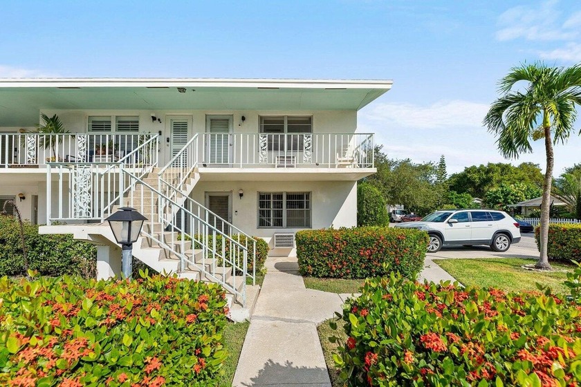Bright corner unit on the second floor of a 12-unit boutique - Beach Condo for sale in Lake Worth Beach, Florida on Beachhouse.com