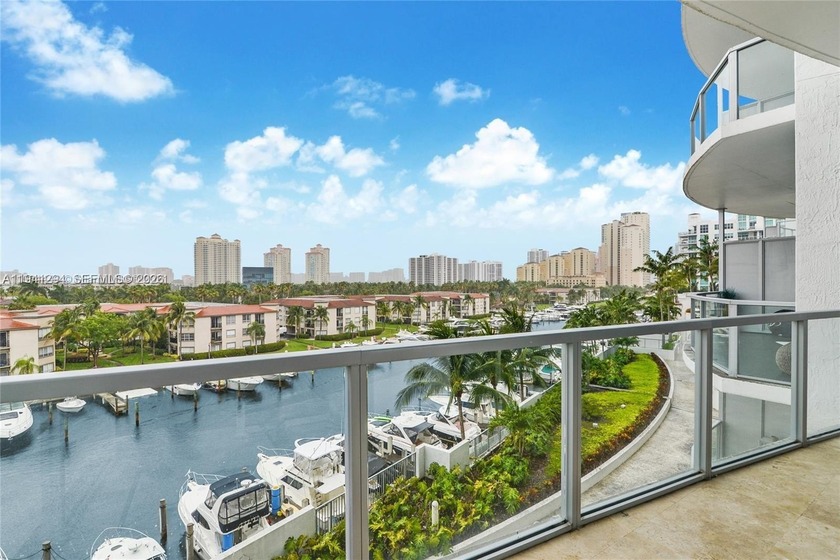 BEAUTIFUL LOFT WITH A FLOW THROUGH FLOOR PLAN IN VERY DESIRABLE - Beach Condo for sale in Aventura, Florida on Beachhouse.com