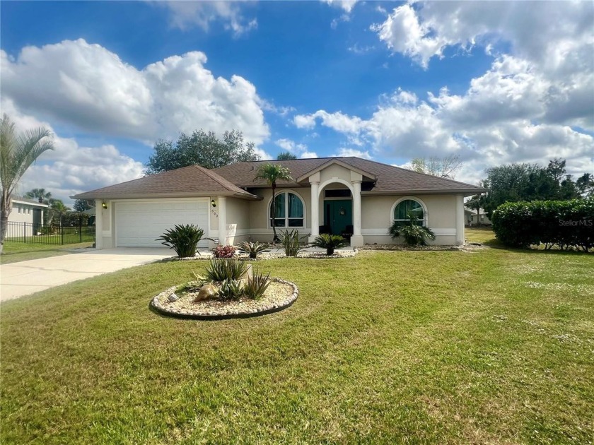 Move right in to this 3/2 with bonus room and garage on a - Beach Home for sale in Punta Gorda, Florida on Beachhouse.com