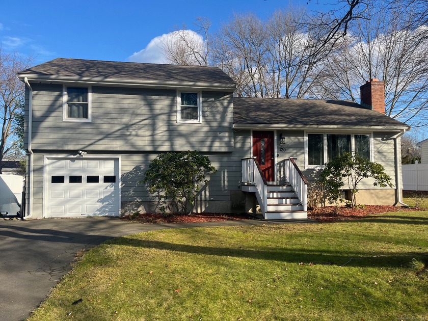 Looking for a good value on a wonderful cul de sac location in - Beach Home for sale in Stratford, Connecticut on Beachhouse.com