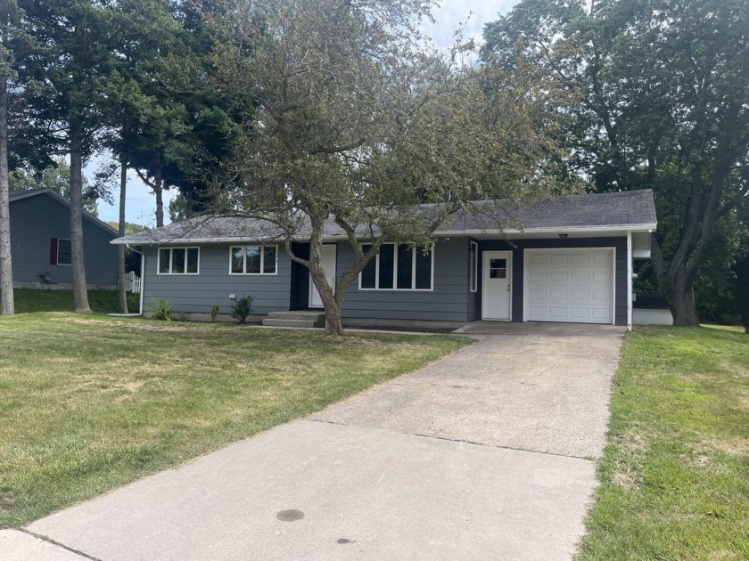 Welcome to 603 Browning, a beautiful ranch on a spacious lot! - Beach Home for sale in Manistee, Michigan on Beachhouse.com