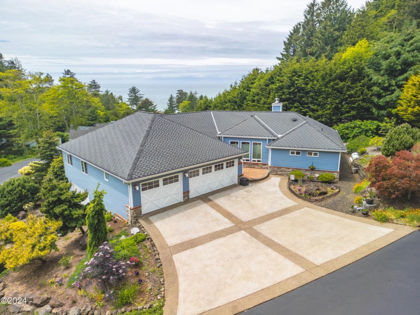 Make your coastal dreams a reality in this delightful home - Beach Home for sale in Otter Rock, Oregon on Beachhouse.com