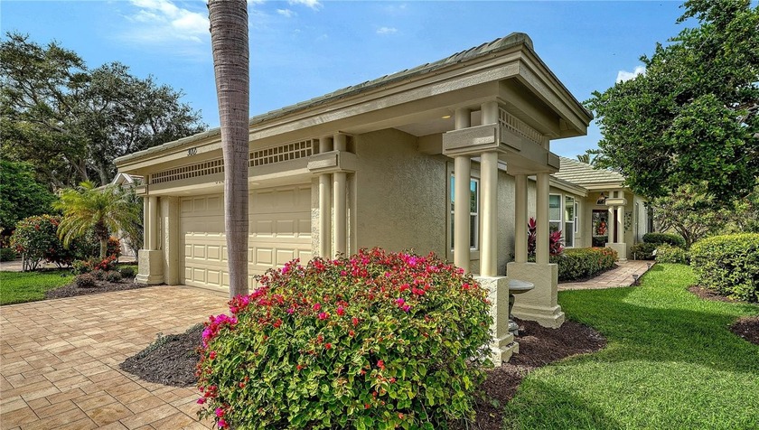 MUST SEE THE FABULOUS POND AND GOLF COURSE VIEW from this - Beach Home for sale in Venice, Florida on Beachhouse.com