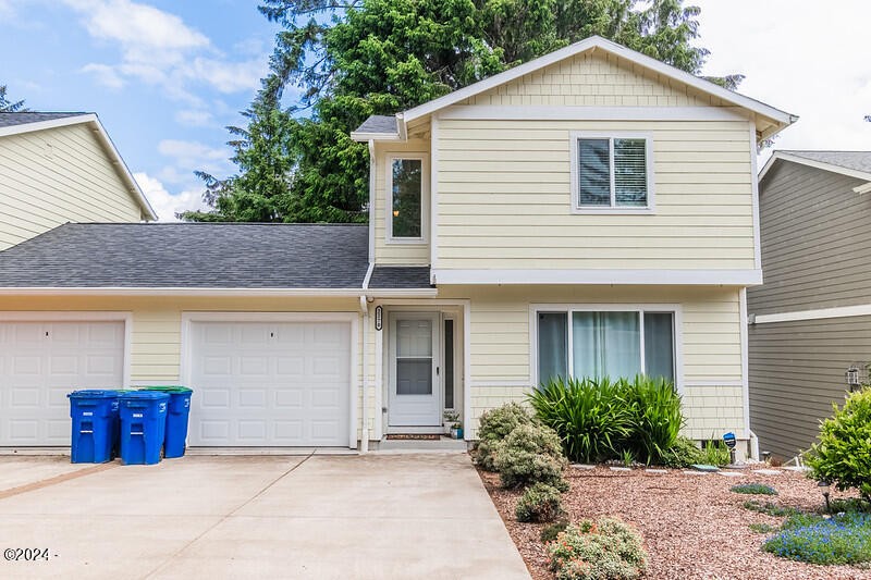 Beautiful 2 bedroom, 1.5 bathroom home built in 2018. Located in - Beach Townhome/Townhouse for sale in Lincoln City, Oregon on Beachhouse.com