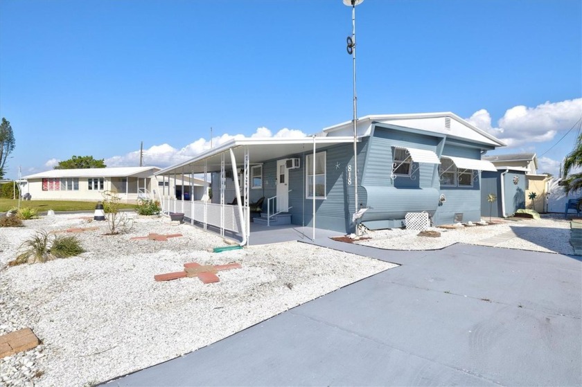 Buyer changed mind - home is available again! Nestled on an - Beach Home for sale in Bradenton, Florida on Beachhouse.com