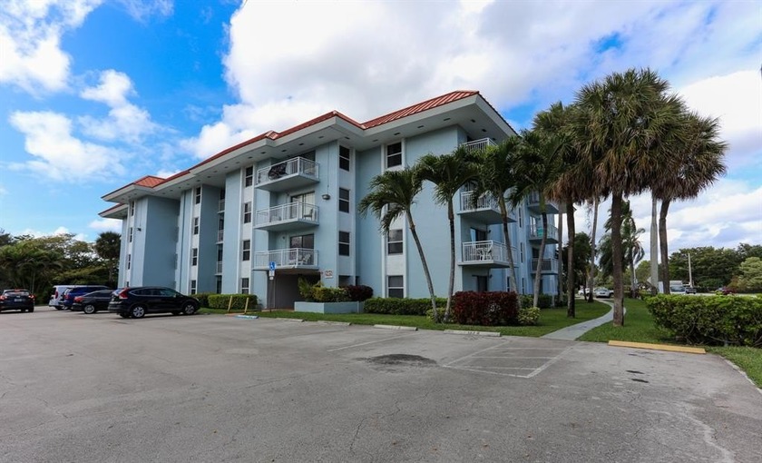 Welcome to this beautifully updated 2-bedroom, 2-bathroom - Beach Condo for sale in Fort Lauderdale, Florida on Beachhouse.com