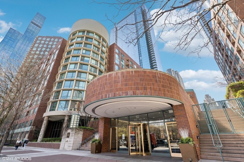 This newly renovated 2-bed, 2.1-bath duplex in CityView is a - Beach Condo for sale in Chicago, Illinois on Beachhouse.com