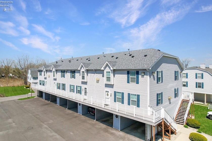 EXPERIENCE LAKE LIVING AT IT'S FINEST IN THIS LUXURIOUS - Beach Condo for sale in Port Clinton, Ohio on Beachhouse.com