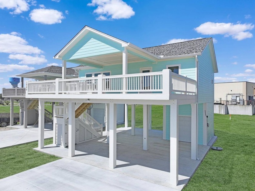 Amazing 3-2-1 new construction by Easton Homes, known for - Beach Home for sale in Crystal Beach, Texas on Beachhouse.com