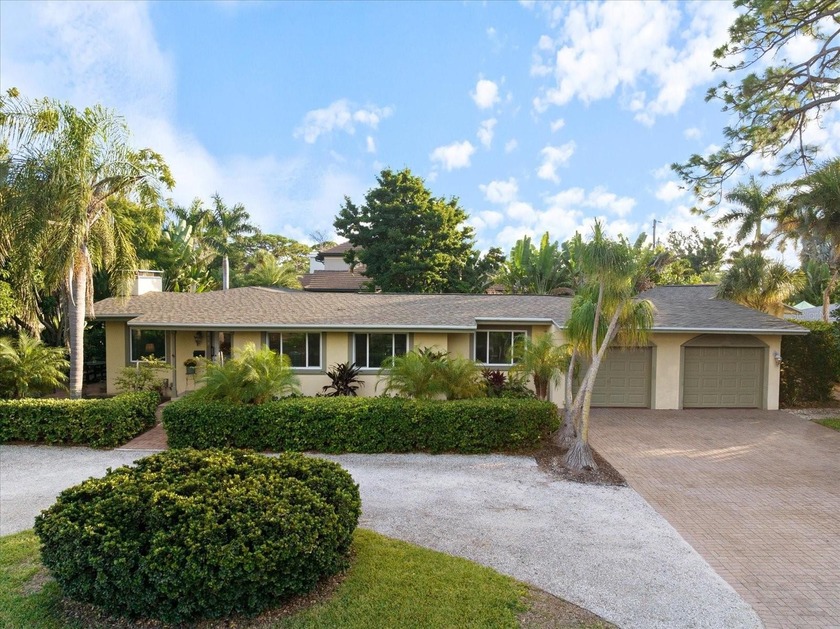 Welcome to 601 Menendez Street -- a beautifully maintained - Beach Home for sale in Venice, Florida on Beachhouse.com