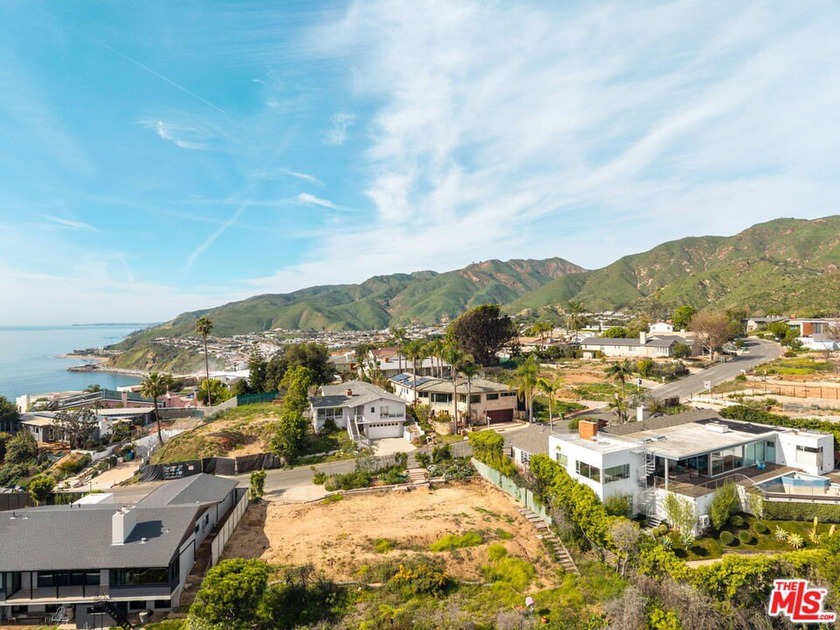 Situated in the coveted Castellammare Mesa, this 10,255 square - Beach Lot for sale in Pacific Palisades, California on Beachhouse.com