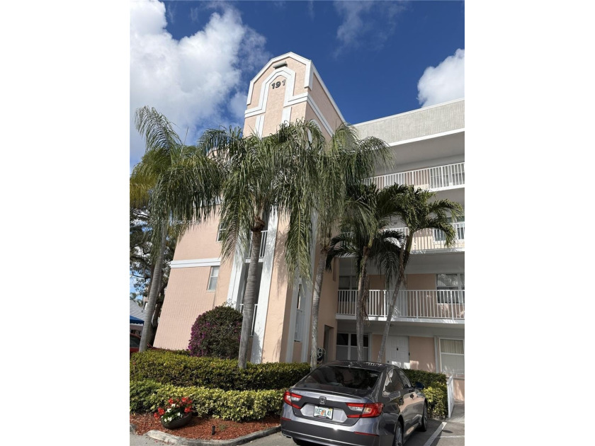 55+ Community, Move-in ready 2 bedroom + den, spacious enclosed - Beach Condo for sale in Sunrise, Florida on Beachhouse.com