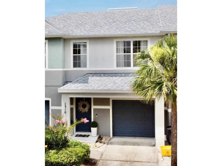 LOCATION! LOCATION! Less than .25 OF A MILES FROM DUNEDIN!!!! - Beach Townhome/Townhouse for sale in Clearwater, Florida on Beachhouse.com