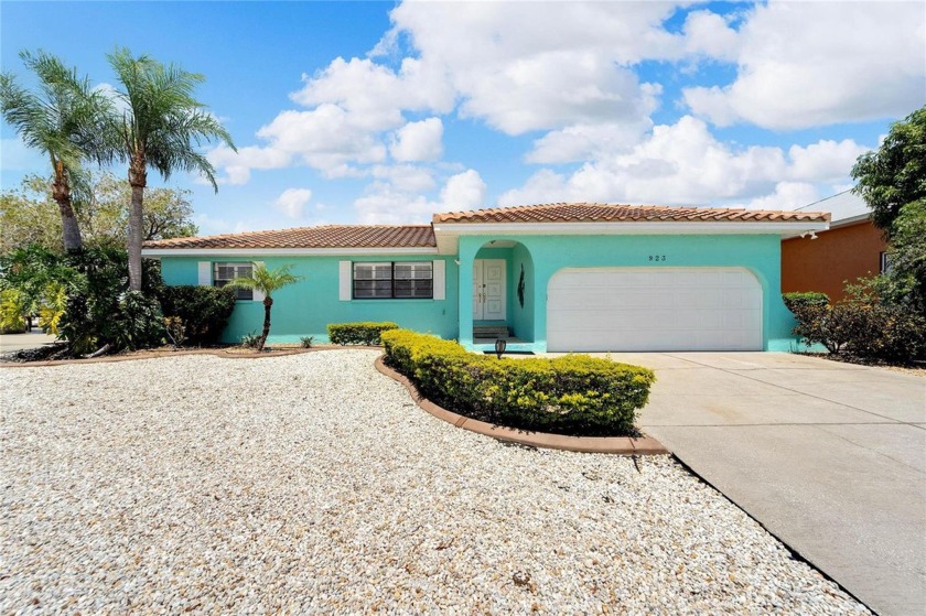 APOLLO BEACH LUXURY WATERFRONT - CUSTOM BUILT EXECUTIVE POOL - Beach Home for sale in Apollo Beach, Florida on Beachhouse.com