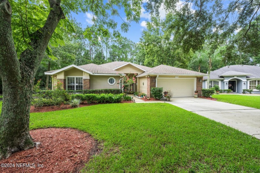 This beautifully maintained single-story home is located on a - Beach Home for sale in Jacksonville, Florida on Beachhouse.com