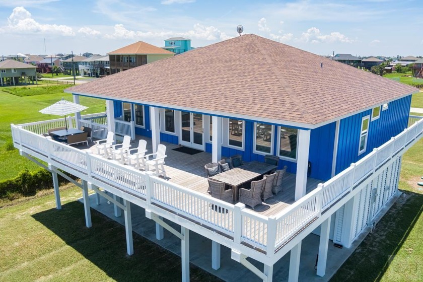 Welcome to your coastal oasis! This stunning single-story beach - Beach Home for sale in Crystal Beach, Texas on Beachhouse.com