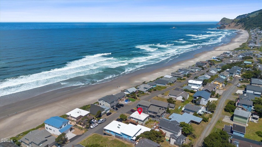 Income potential opportunity. Enjoy amazing ocean views and the - Beach Townhome/Townhouse for sale in Lincoln City, Oregon on Beachhouse.com