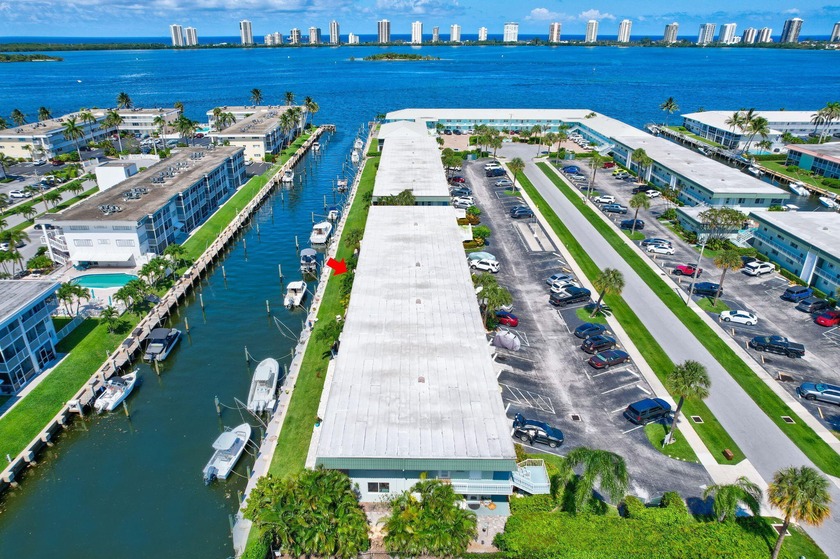 Boaters Dream!! Ocean Acess and NO Fixed Bridges, just  minutes - Beach Condo for sale in North Palm Beach, Florida on Beachhouse.com