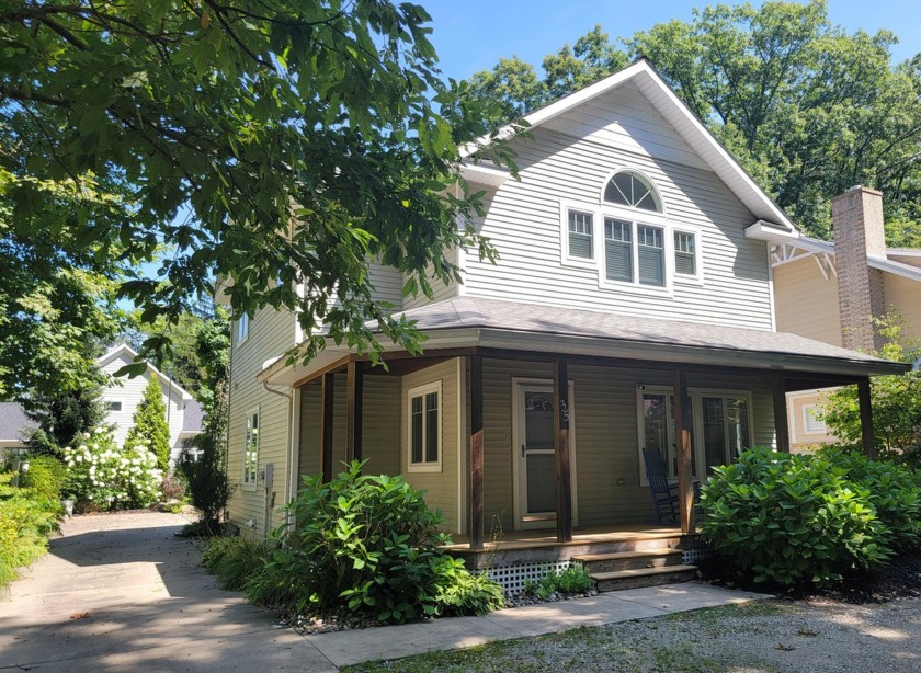 Situated on a quiet dead end street, this 4 bedroom, 2.5 - Beach Home for sale in South Haven, Michigan on Beachhouse.com