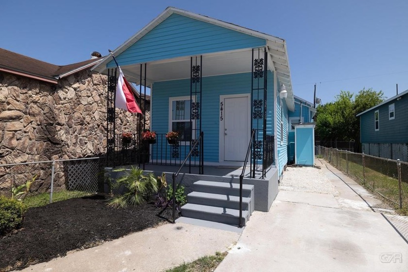 VERY NICE 1 & 2 STORY REMODELED HOMES (FRONT 2/1 APPROX 940 SF - Beach Lot for sale in Galveston, Texas on Beachhouse.com