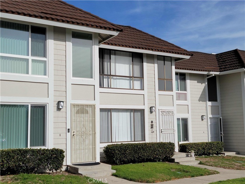 THIS LAKE FOREST TOWNHOME IS TURN KEY AND READY TO MOVE IN. THIS - Beach Condo for sale in Lake Forest, California on Beachhouse.com