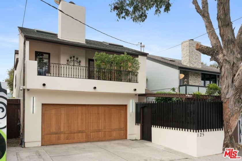 1 BLOCK from the World Famous Venice Beach. This remodeled - Beach Home for sale in Venice, California on Beachhouse.com