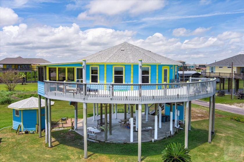 Why Round?  Why Not?  Cozy, comfortable, open and airy, this - Beach Home for sale in Crystal Beach, Texas on Beachhouse.com