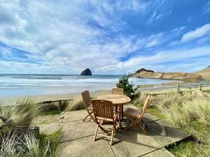 Intimate.  Quiet.  Gorgeous.   Oceanfront living at it's best - Beach Home for sale in Pacific City, Oregon on Beachhouse.com