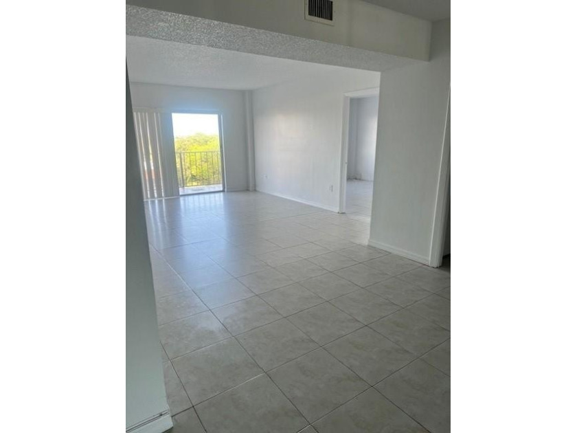 Cash/Conventional - Bring your best offer! Tenant occupied - Beach Condo for sale in Lauderhill, Florida on Beachhouse.com