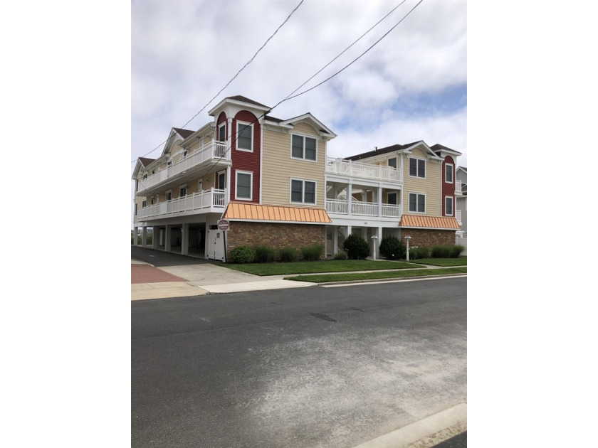 Offering a top floor condo at Bend of the Bay! Spotless two - Beach Condo for sale in Sea Isle City, New Jersey on Beachhouse.com