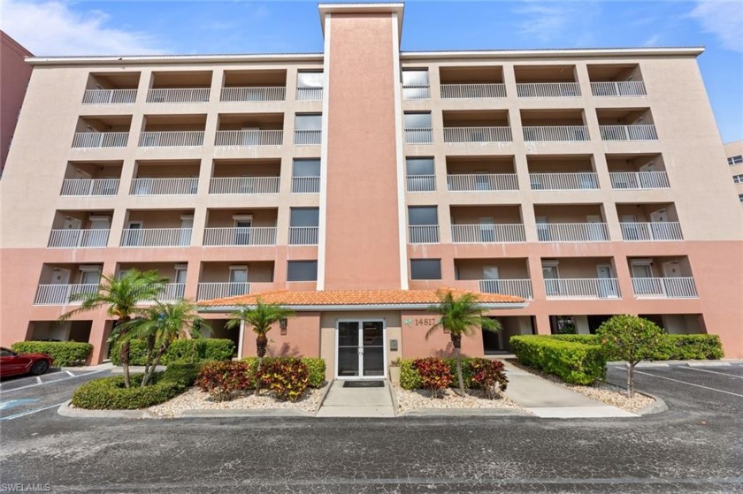 Fully furnished and move-in ready!  This open and spacious end - Beach Condo for sale in Fort Myers, Florida on Beachhouse.com