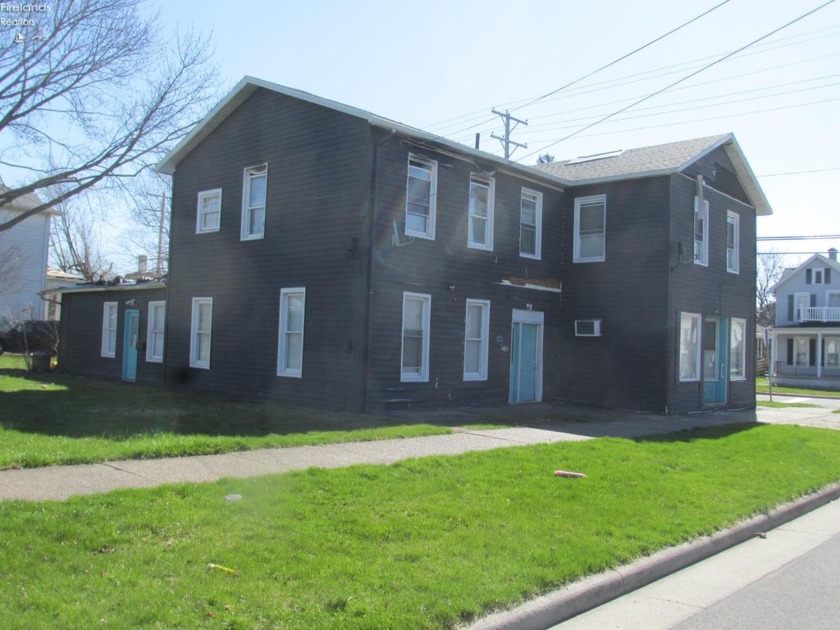 Incredible opportunity to rehab this 5 unit mixed-use building! - Beach Lot for sale in Sandusky, Ohio on Beachhouse.com