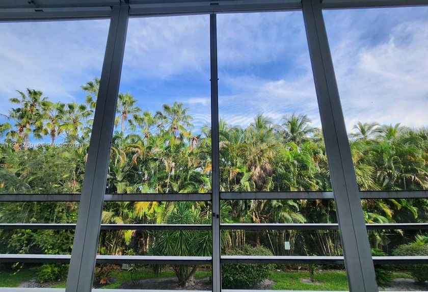 Beautifully maintained and spacious 1-bedroom, 1.5-bath unit - Beach Condo for sale in Hallandale Beach, Florida on Beachhouse.com