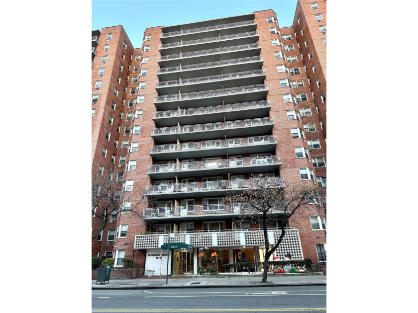 Discover a comfortable and thoughtfully laid-out alcove studio - Beach Lot for sale in Jamaica, New York on Beachhouse.com