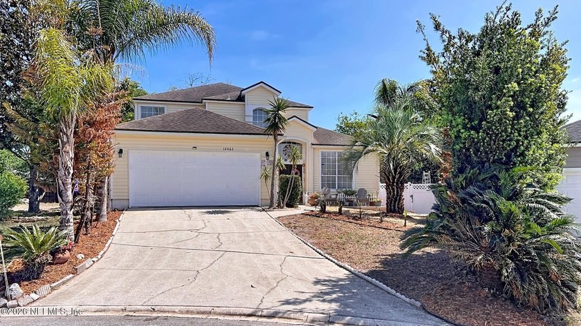 This Gorgeous and very spacious 3 bedroom 2.5 bath home features - Beach Home for sale in Jacksonville, Florida on Beachhouse.com