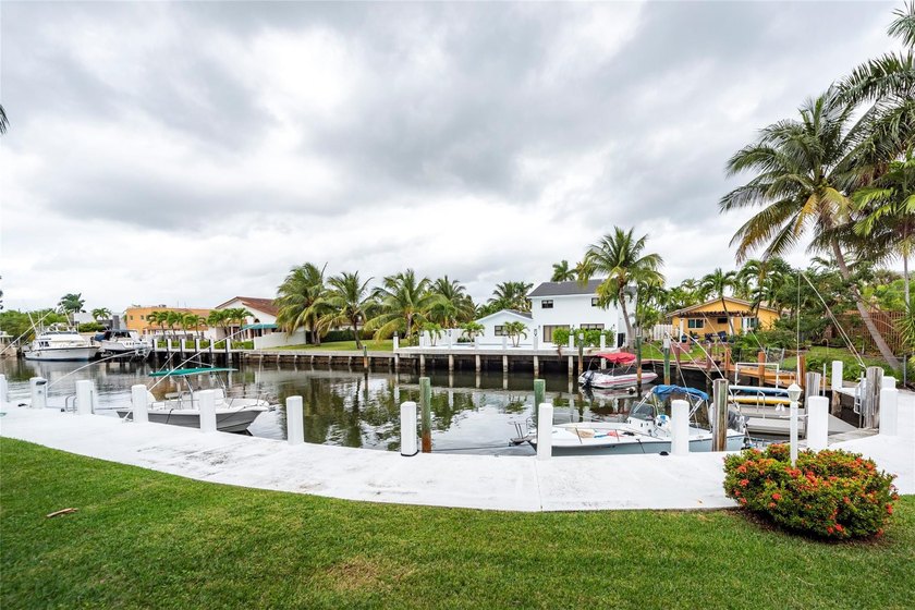 2BD/2BA condo with water view, just a 3-minute walk to the beach - Beach Condo for sale in Fort Lauderdale, Florida on Beachhouse.com