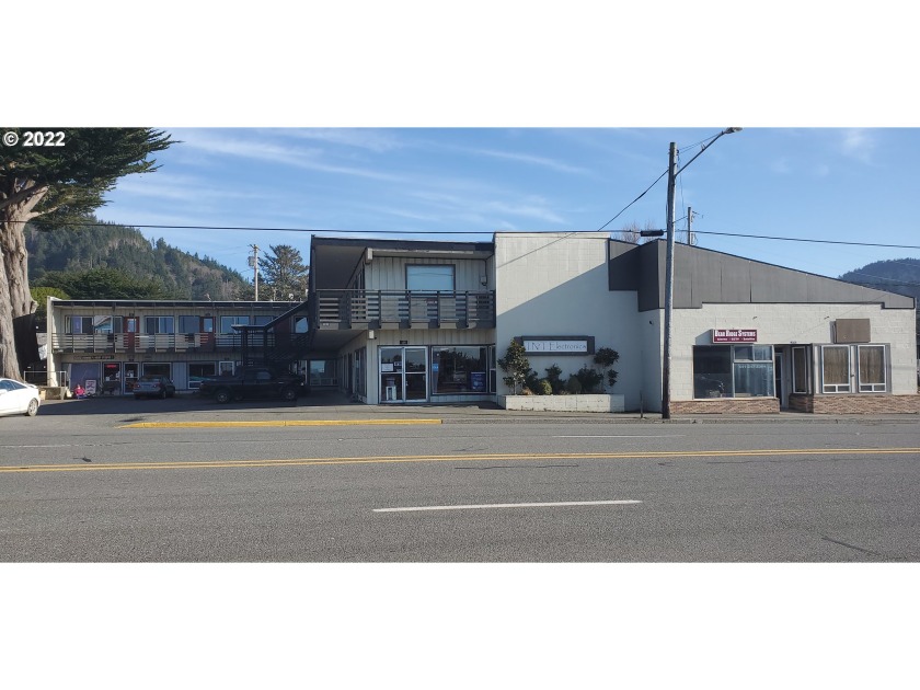 Village Center Commercial complex with 16 office/retail spaces - Beach Commercial for sale in Gold Beach, Oregon on Beachhouse.com