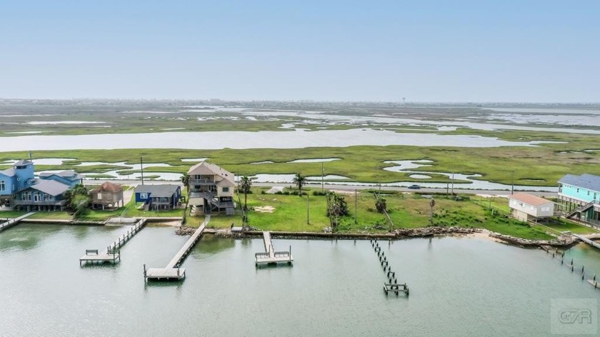 APPROX 13,692 SF  OF LAND .OVER LOOKING GALVESTON BAY - Beach Lot for sale in Galveston, Texas on Beachhouse.com