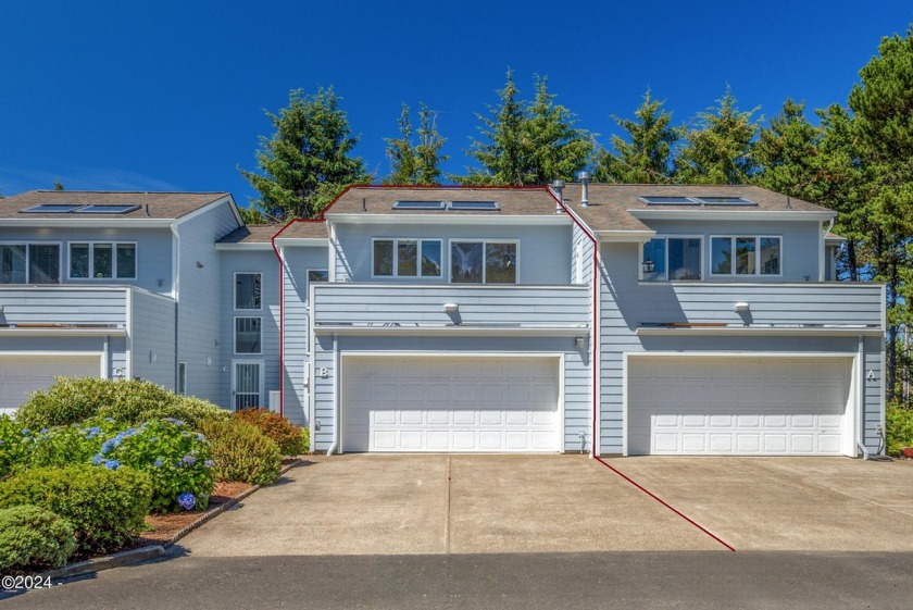 Discover the easy, coastal lifestyle at this lovely 2 story - Beach Condo for sale in Newport, Oregon on Beachhouse.com