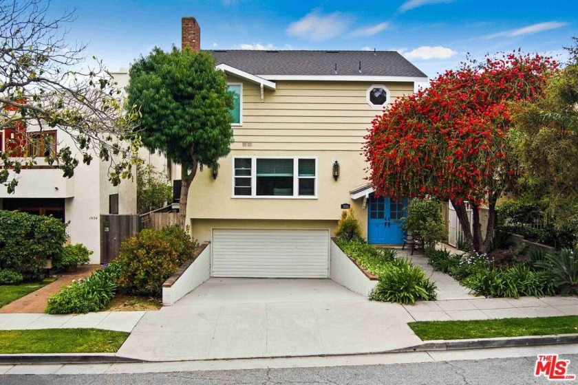 Situated just south of the iconic Montana Avenue retail corridor - Beach Home for sale in Santa Monica, California on Beachhouse.com