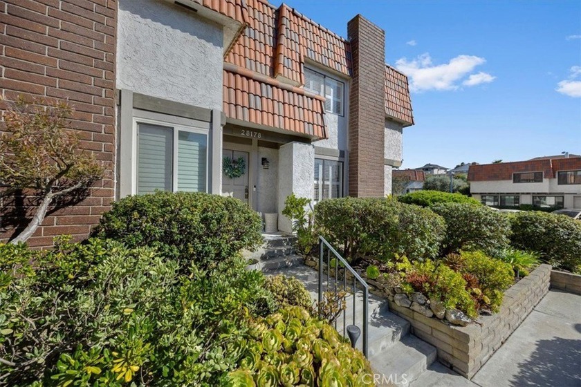 Located in the coveted Ridgegate gated community in the heart of - Beach Townhome/Townhouse for sale in Rancho Palos Verdes, California on Beachhouse.com