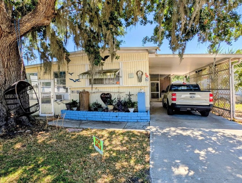 Welcome to your "quiet oasis" in the heart of Ruskin! - Beach Home for sale in Ruskin, Florida on Beachhouse.com