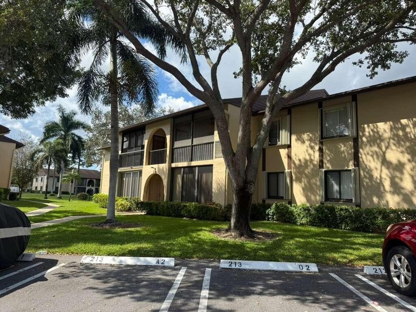 Well-established community! This spacious second-floor 2-bedroom - Beach Condo for sale in Greenacres, Florida on Beachhouse.com