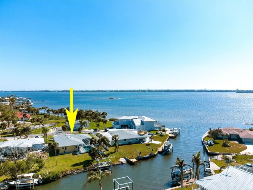Welcome to 840 PARK ROAD! Imagine pulling onto a quiet, private - Beach Home for sale in Englewood, Florida on Beachhouse.com