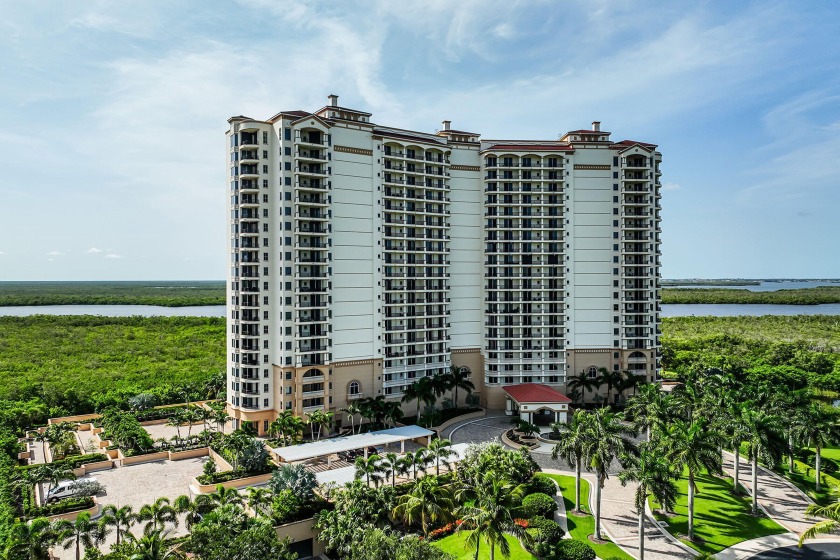 Come and indulge in the casual luxury of this spacious and - Beach Condo for sale in Naples, Florida on Beachhouse.com